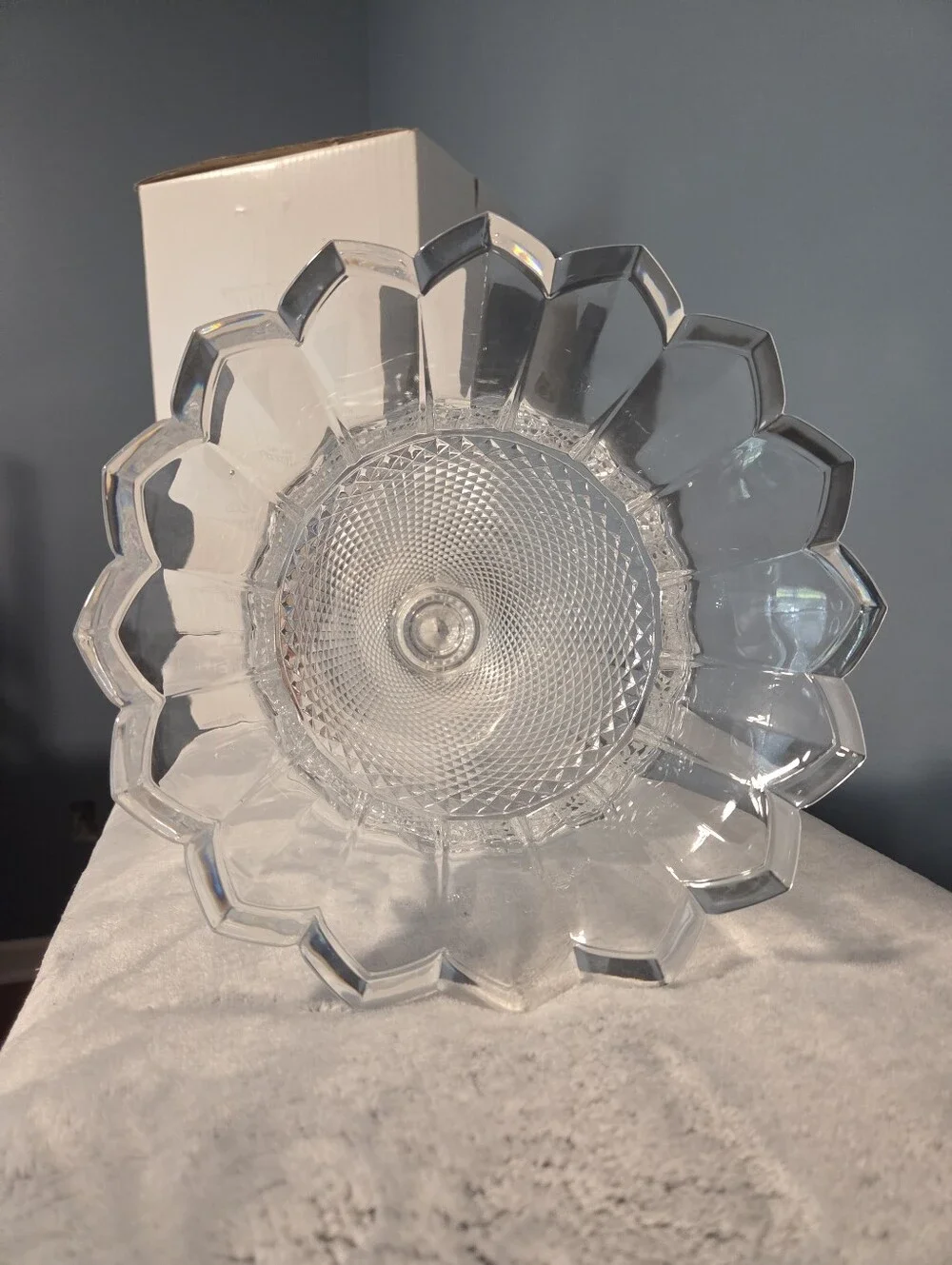 Godinger Shannon 24% Lead Crystal Tiara 16” Pedestal Vase Style 53782 w/ Box